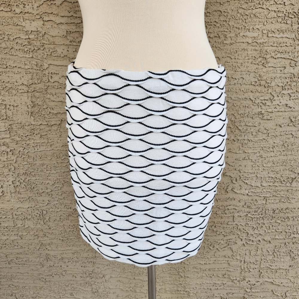 Wet Seal white and black skirt